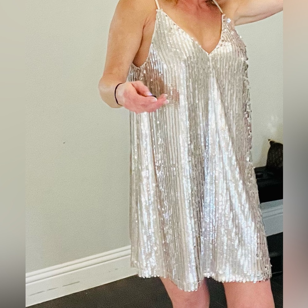 Super fun & comfy sequin mini dress.